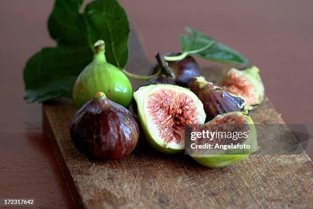 feigen stillleben - feigenbaum stock-fotos und bilder