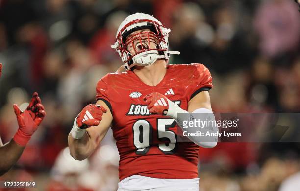 Mason Reiger of Louisville Cardinals celebrates against the Notre Dame Fighting Irish at L&N Stadium on October 07, 2023 in Louisville, Kentucky.