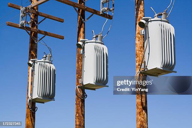 電力、高電圧変圧器の送受信用電源ラインのエネルギーを生成 - transformer ストックフォトと画像