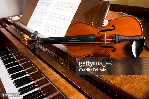 Generosidad mineral Contratar 2.260 fotos e imágenes de Piano Violin - Getty Images