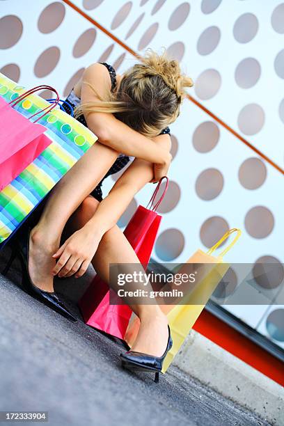 de compras - sin esperanza fotografías e imágenes de stock