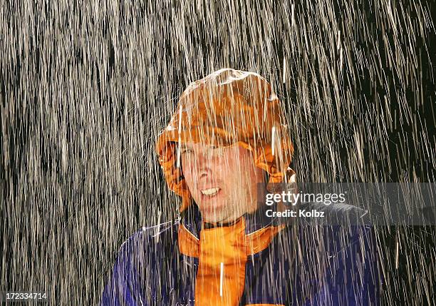 campamento en la lluvia - anegada fotografías e imágenes de stock