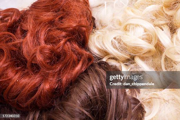 les perruques - blonde brunette redhead photos et images de collection