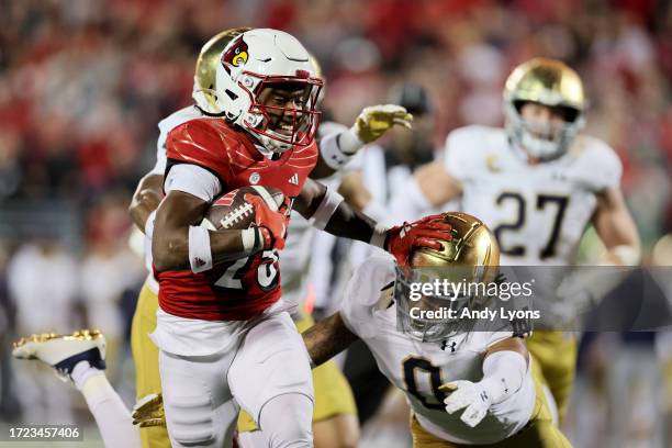 Jawhar Jordan of the Louisville Cardinals runs for a touchdown during the 33-20 win over the Notre Dame Fighting Irish at L&N Stadium on October 07,...