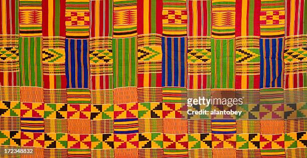 gana: tradicional tecido kente (detalhe de grande tela de fronteira - ghana africa - fotografias e filmes do acervo