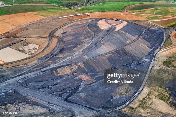 área de mineira - urânio imagens e fotografias de stock