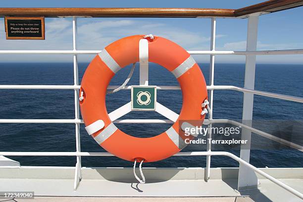 life preserver am boot deck - on deck circle stock-fotos und bilder