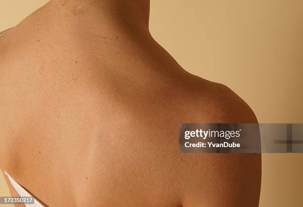 femme aux épaules - fermé photos et images de collection