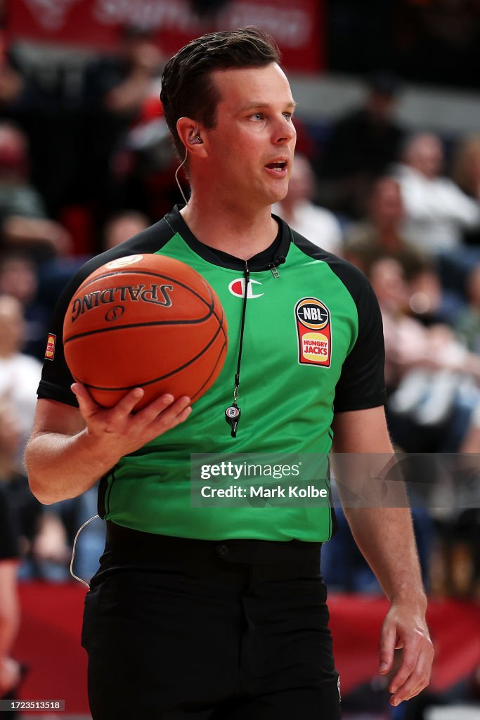NBL Rd 2 - Illawarra Hawks v South East Melbourne Phoenix