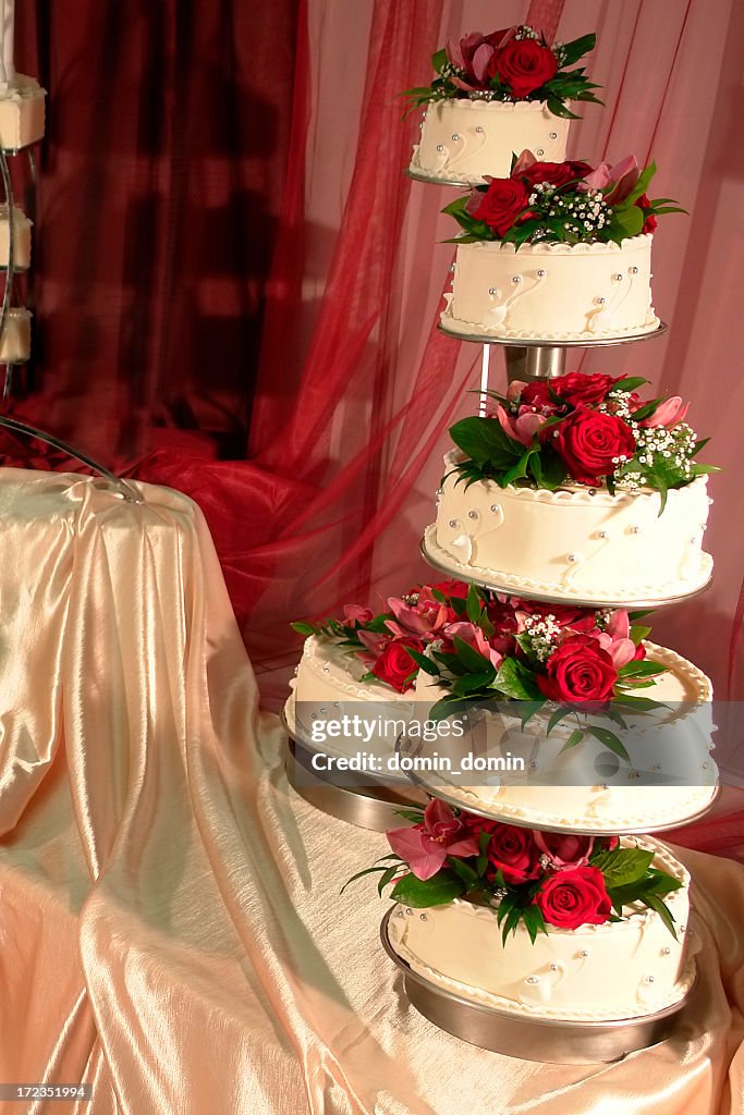 Wedding storey cake decorated with rose flowers