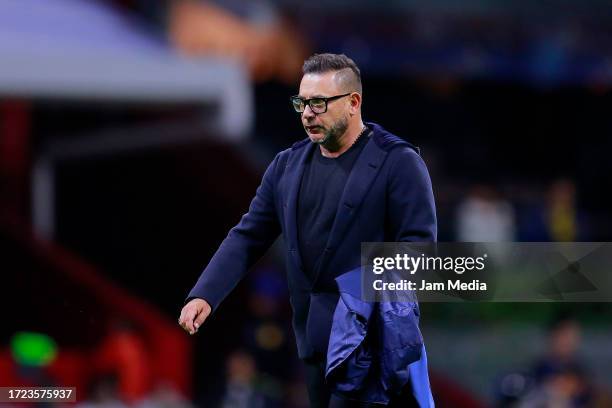 Antonio Mohamed head coach of Pumas looks on during the 12th round match between Cruz Azul and Pumas UNAM as part of the Torneo Apertura 2023 Liga MX...