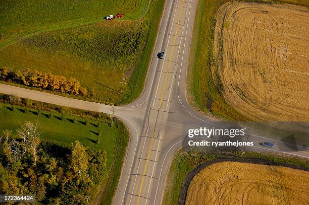 aerial view of crossroads between rural land - alberta farm scene stockfoto's en -beelden