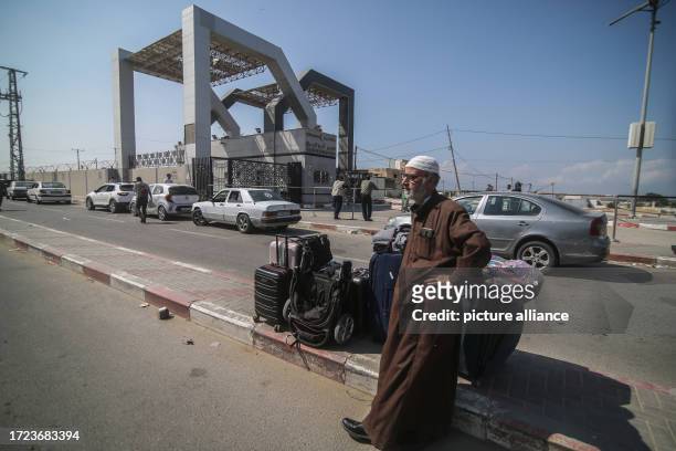 October 2023, Palestinian Territories, Rafah: A Palestinian man waits at the Rafah border crossing between the Gaza Strip and Egypt. Photo: Abed...
