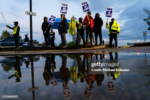 Factory workers and UAW union members form a picket line outside the Ford Motor Co. Kentucky Truck Plant in the early morning hours on October 14,...