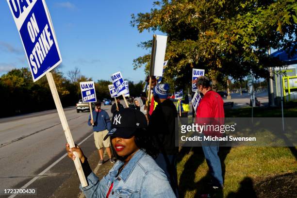 Kierra Taylor stands in a picket line outside of the Ford Motor Co. Kentucky Truck Plant in the morning hours on October 14, 2023 in Louisville,...