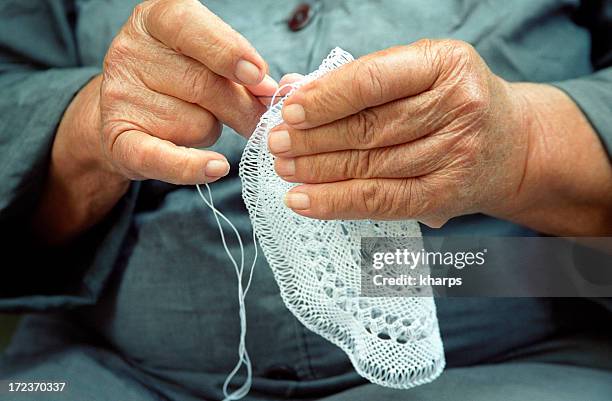 spitze, - old granny knitting stock-fotos und bilder