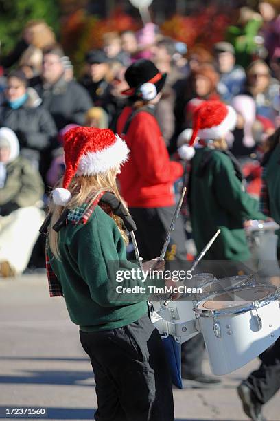 desfile de navidad de la banda - cabalgata fotografías e imágenes de stock