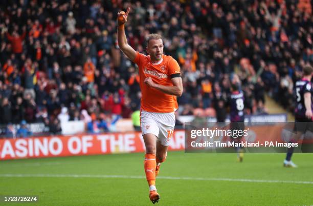 Blackpool's Jordan Rhodes celebrates scoring their side's first goal of the game during the Sky Bet League One match at Bloomfield Stadium,...