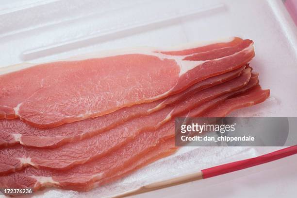 bacon - raw bacon stockfoto's en -beelden