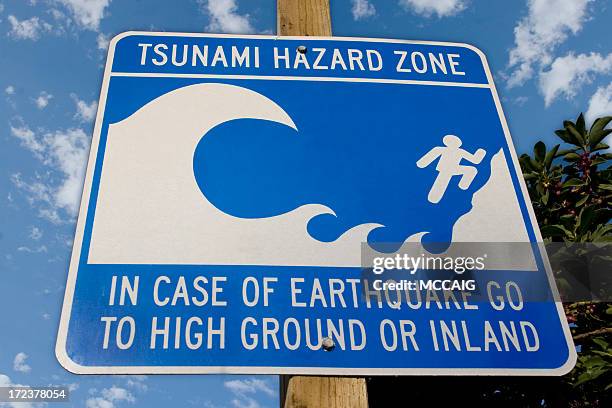 tsunami - tsunami stock-fotos und bilder