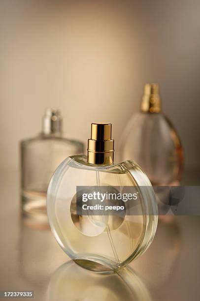 perfume bottles - perfume stockfoto's en -beelden