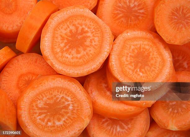 carrot slices - carrot stockfoto's en -beelden