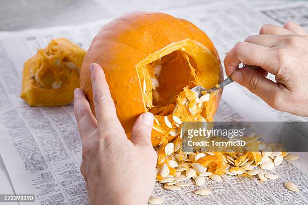 schnitzen für halloween kürbis - carving stock-fotos und bilder