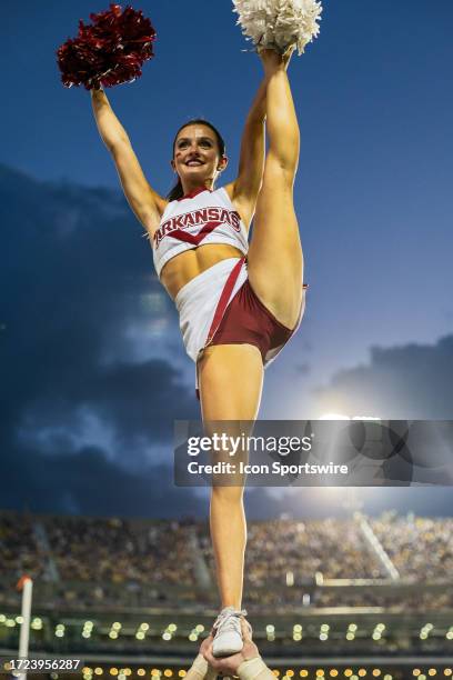 Arkansas Razorbacks Cheer 1,287 Arkansas Razorback Cheerleaders Stock Photos, High-Res Pictures ...
