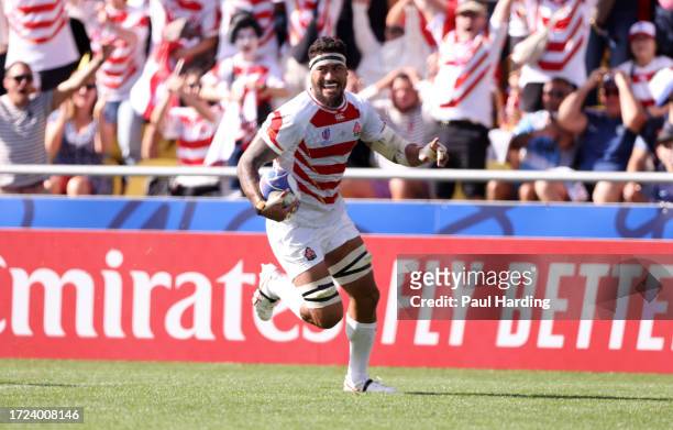 Amato Fakatava of Japan scores the team's first try during the Rugby World Cup France 2023 match between Japan and Argentina at Stade de la Beaujoire...