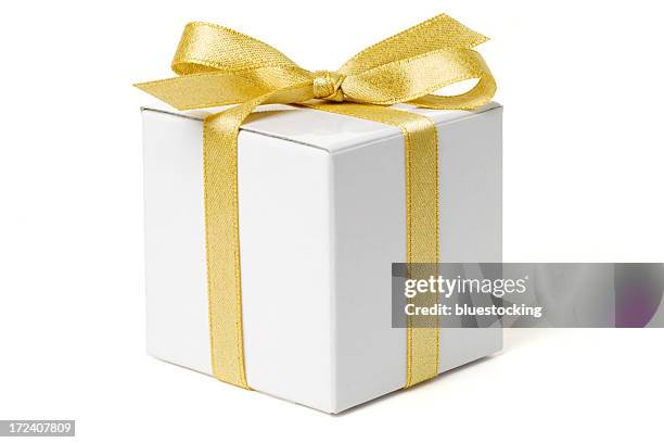 branco caixa de presente com laço de ouro - gift ribbon imagens e fotografias de stock