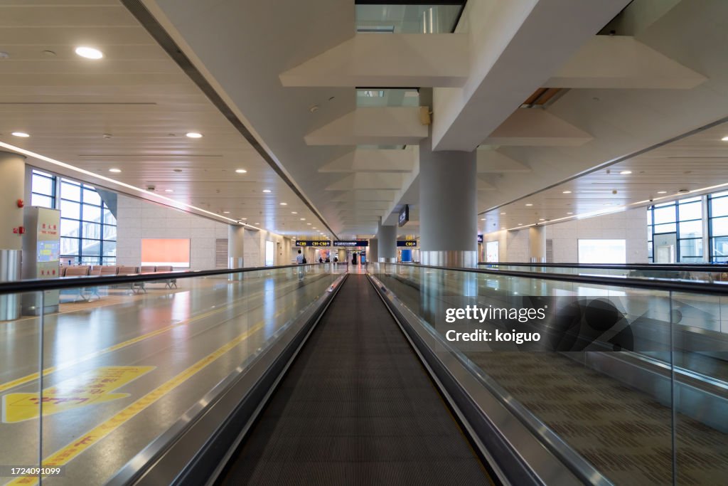 Airport terminal moving walkway