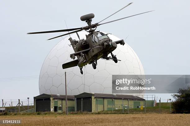 helicopter and radar dome - apache helikopter stockfoto's en -beelden