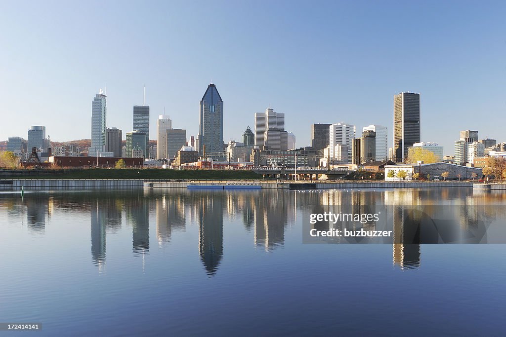 Paesaggio urbano di città di riflessione di Montreal