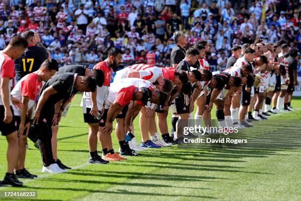 The players of Japan bow in showing their appreciation to the fans at full-time following the Rugby World Cup France 2023 match between Japan and...