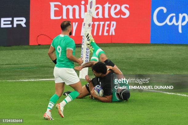 New Zealand's left wing Leicester Fainga'anuku scores his team's first try during the France 2023 Rugby World Cup quarter-final match between Ireland...
