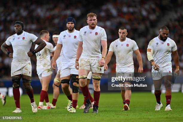 Ollie Chessum of England leads the team towards a lineoutduring the Rugby World Cup France 2023 match between England and Samoa at Stade Pierre...