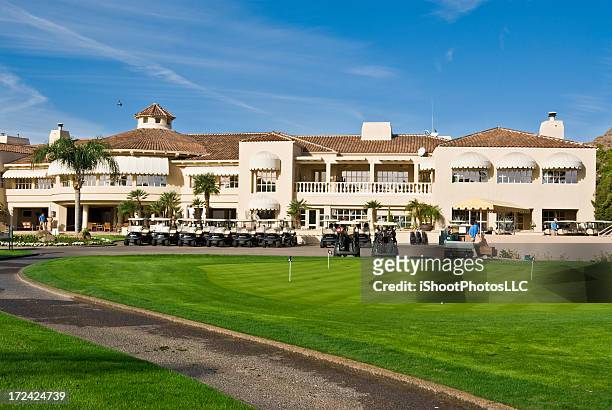 golf club house - golf clubhouse stockfoto's en -beelden