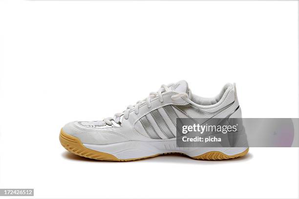 blanc chaussures de sport - chaussures blanches photos et images de collection