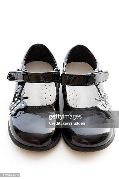 kinder-schuhe, isoliert auf weiss - schwarze schuhe stock-fotos und bilder