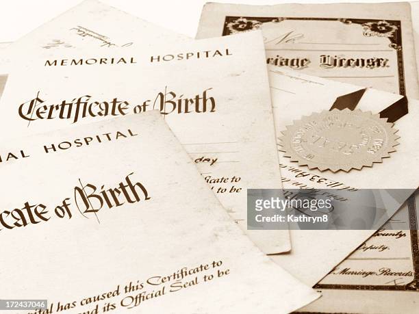 family papers - birth certificate 個照片及圖片檔