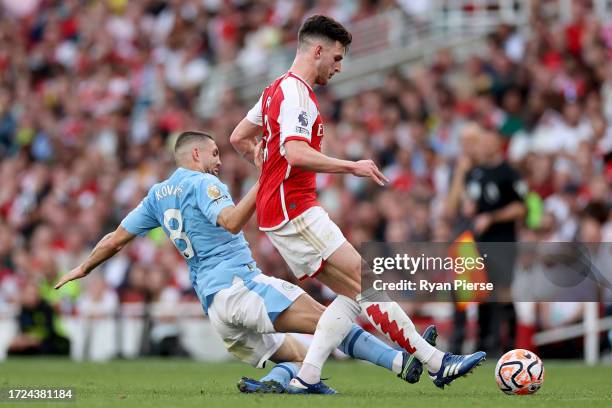 Declan Rice of Arsenal is tackled by Mateo Kovacic of Manchester City during the Premier League match between Arsenal FC and Manchester City at...