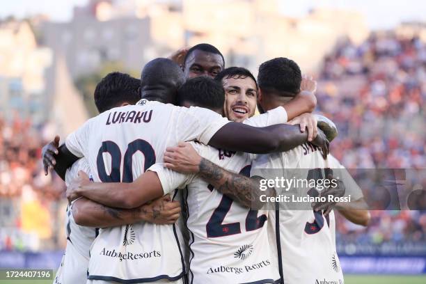 Roma players celebrate during the Serie A TIM match between Cagliari Calcio and AS Roma at Sardegna Arena on October 08, 2023 in Cagliari, Italy.