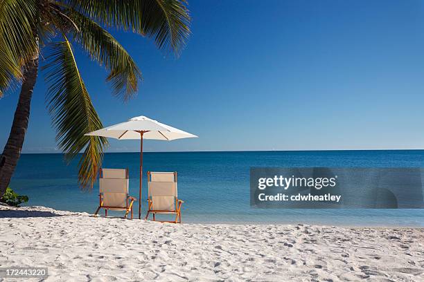 sombrero am strand - florida stock-fotos und bilder