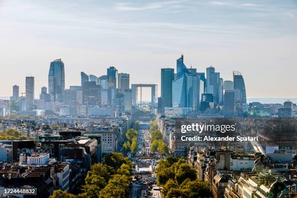 skyscrapers of la defence on a sunny day, paris, france - arc de triomphe aerial view stock-fotos und bilder