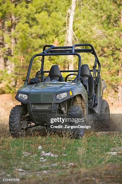 utv - côte à côte photos et images de collection