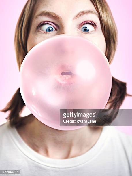 ビッグガムの吹き出し付き - bubble gum ストックフォトと画像
