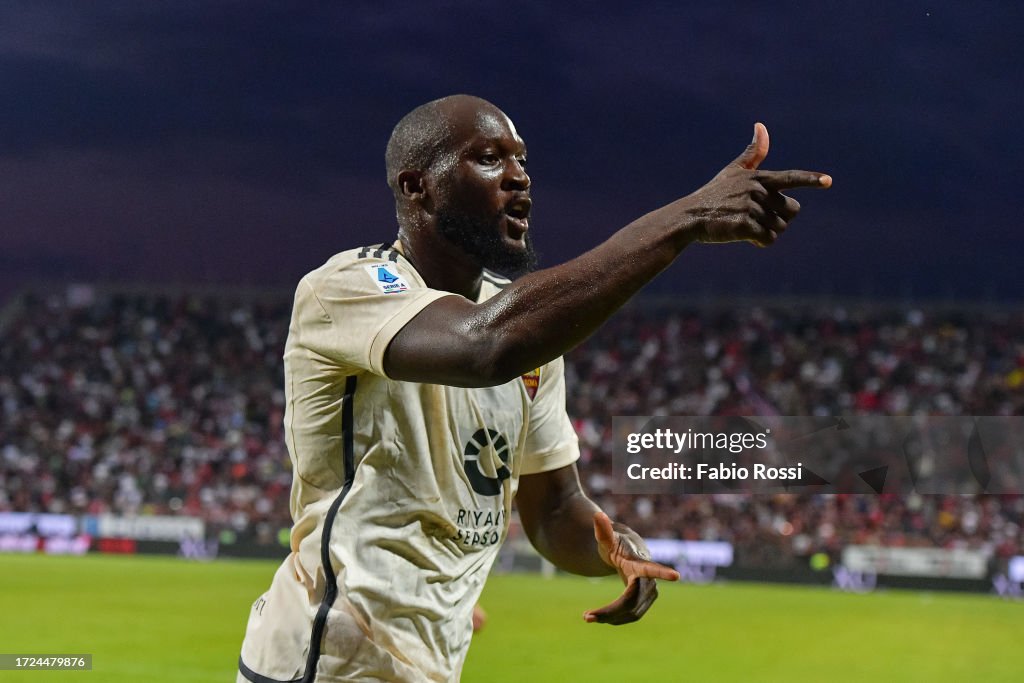 Romelu Lukaku of AS Roma celebrates after scored the fourth goal for