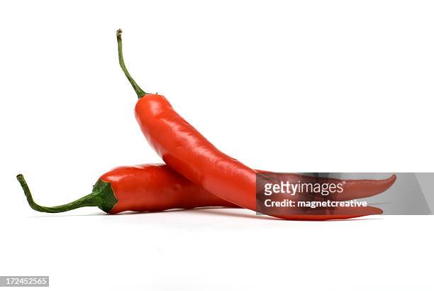 red hot peppers - chili freisteller stock-fotos und bilder