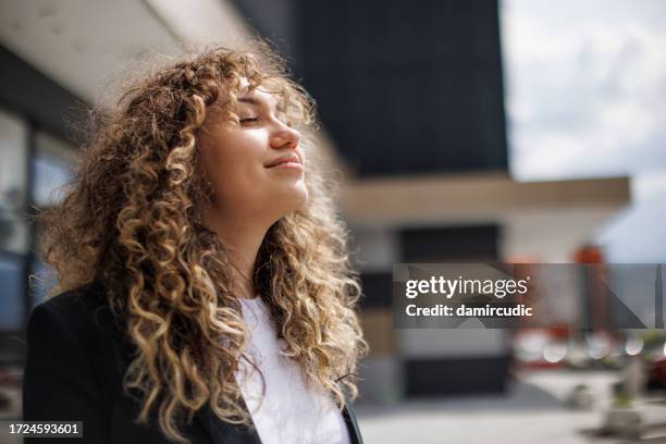 businesswoman relaxing outdoor - breathing imagens e fotografias de stock