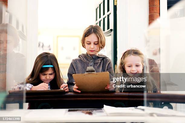 children in a museum - in museum stock pictures, royalty-free photos & images